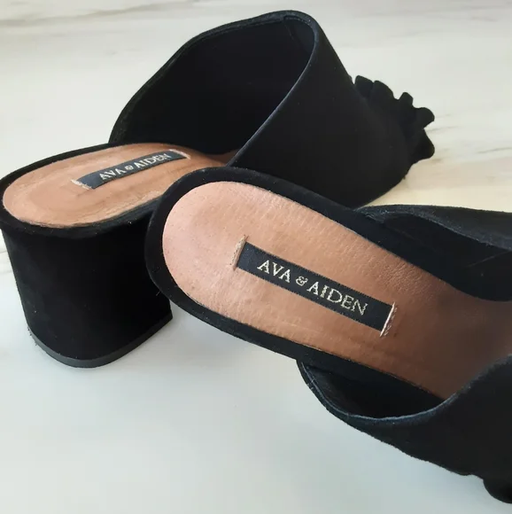 AVA & AIDEN Black Suede Ruffle Block Heel Open Toe Sandal Sz. 9 - Picture 11 of 12